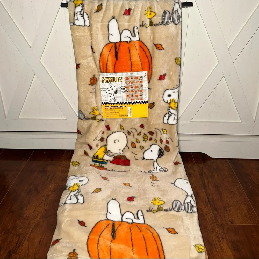 Peanuts Snoopy Fall Leaves & Pumpkin Plush Throw Blanket